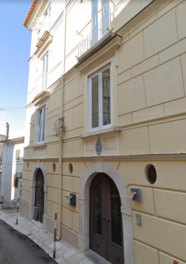 Grey Apartment Caiazzo Exterior foto
