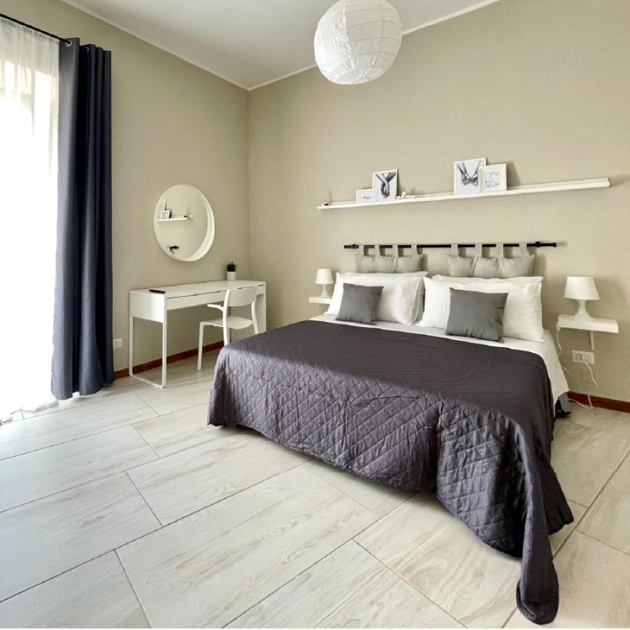 Grey Apartment Caiazzo Exterior foto